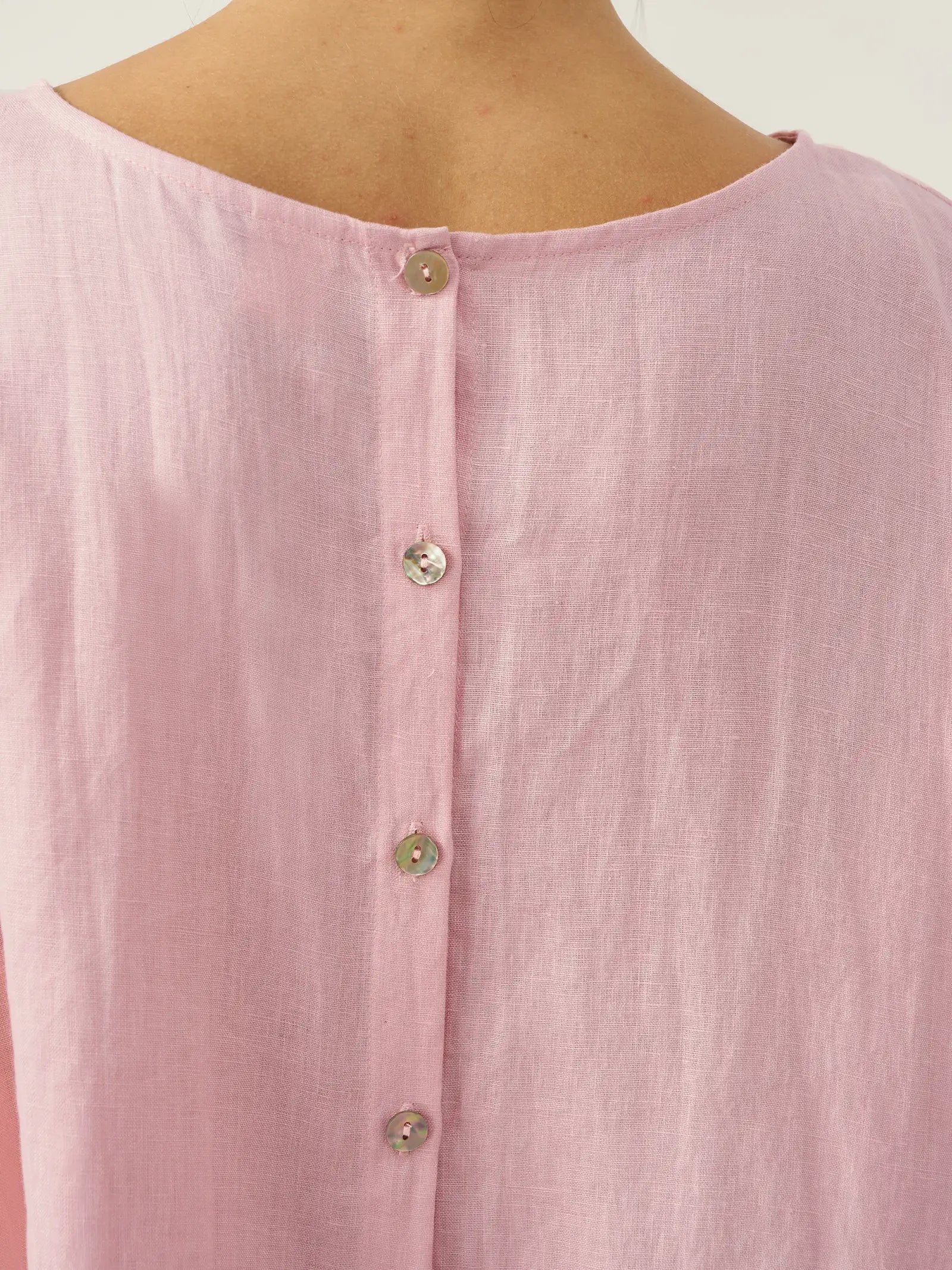 100% Linen Round Neck Back Opening Top URIELLE