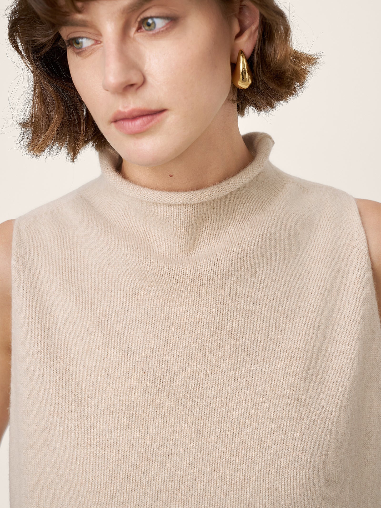 100% Mongolian Cashmere Hand-Finished Rolled Edge Sleeveless Turtleneck Knit Top DAISY