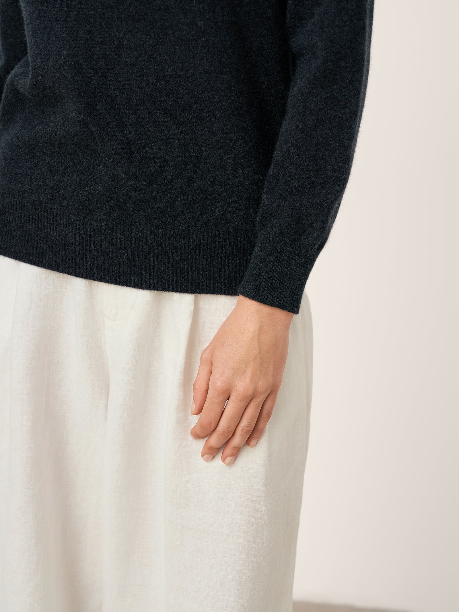 100% Mongolian Cashmere Seamless Ribbed Trims Crewneck Sweater TAWNY